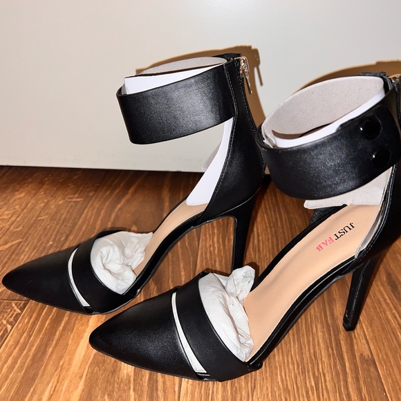 NWT Just Fab Black, Ankle Strap, Pointy Toe Heels. Size 8.5. - Picture 10 of 14